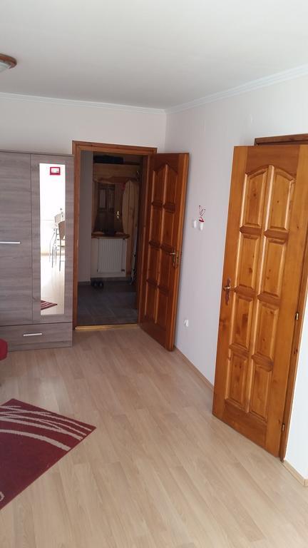 Boglarka Apartman ハイデゥソボスロー エクステリア 写真